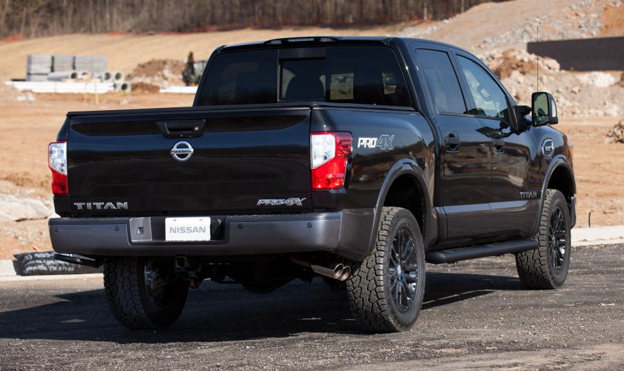  Nissan Titan PRO-4X Project Truck 2017 года  (фото 2 из 2)